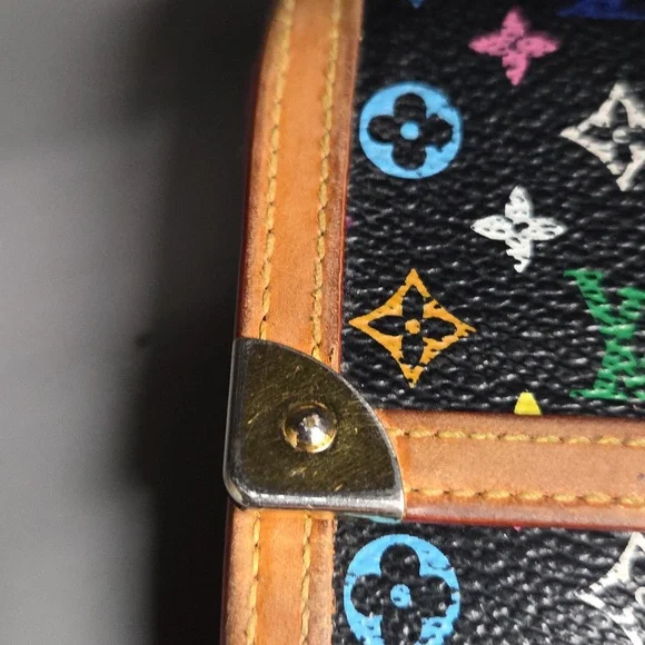 LV WALLET GOOD PRELOVED CONDITION - Picture 4 of 10